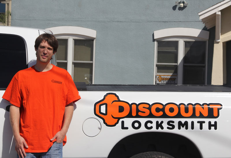 Discount Locksmith Technician