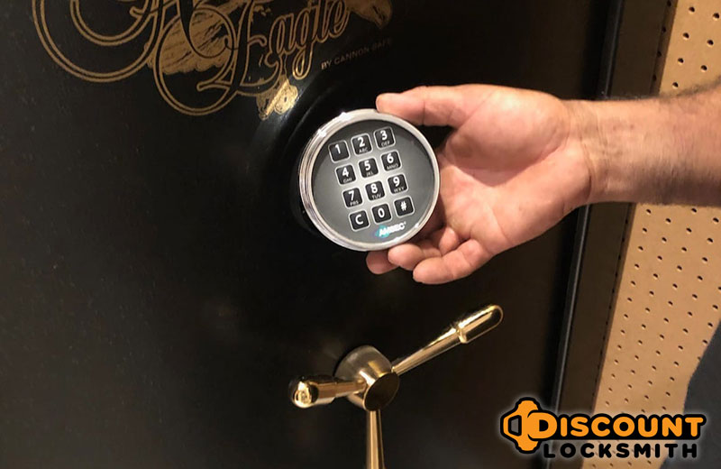 Safe-Keyless-Lock Safe Cracking